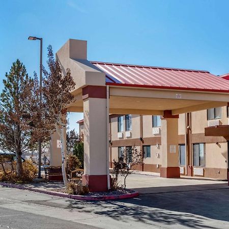 Econo Lodge Pueblo Exterior photo