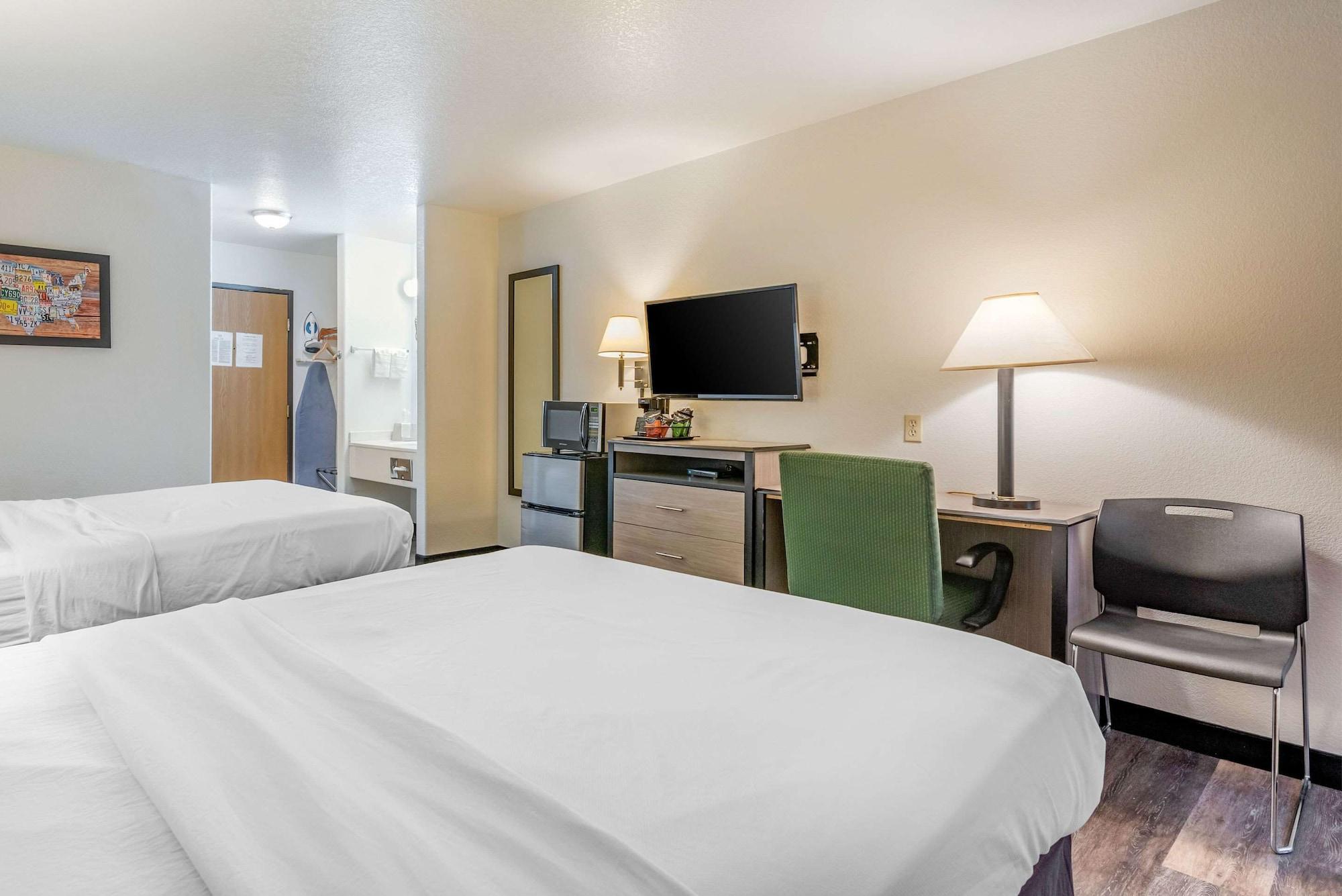 Econo Lodge Pueblo Exterior photo